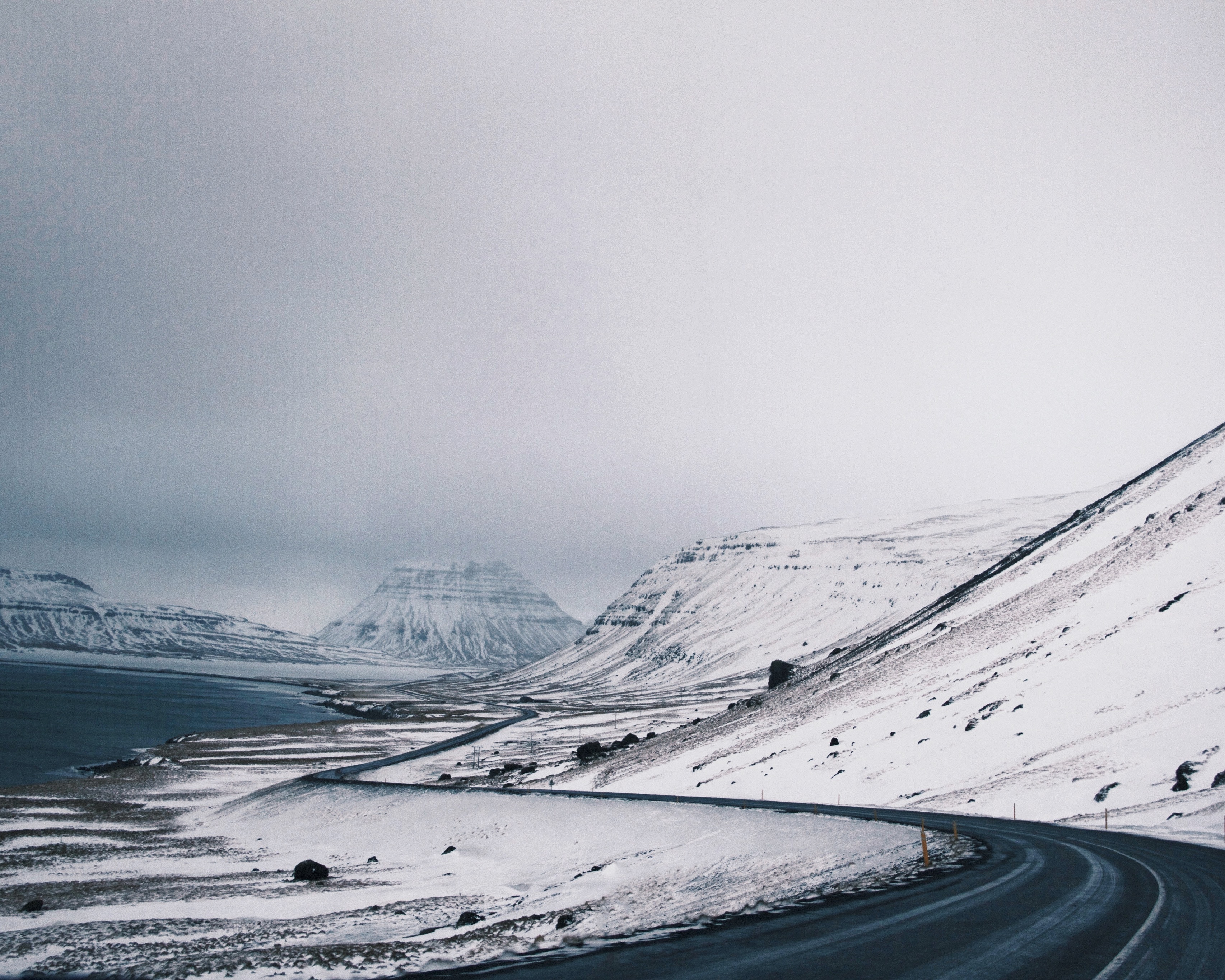 Mynd eftir Jesse Bowser af Unsplash.